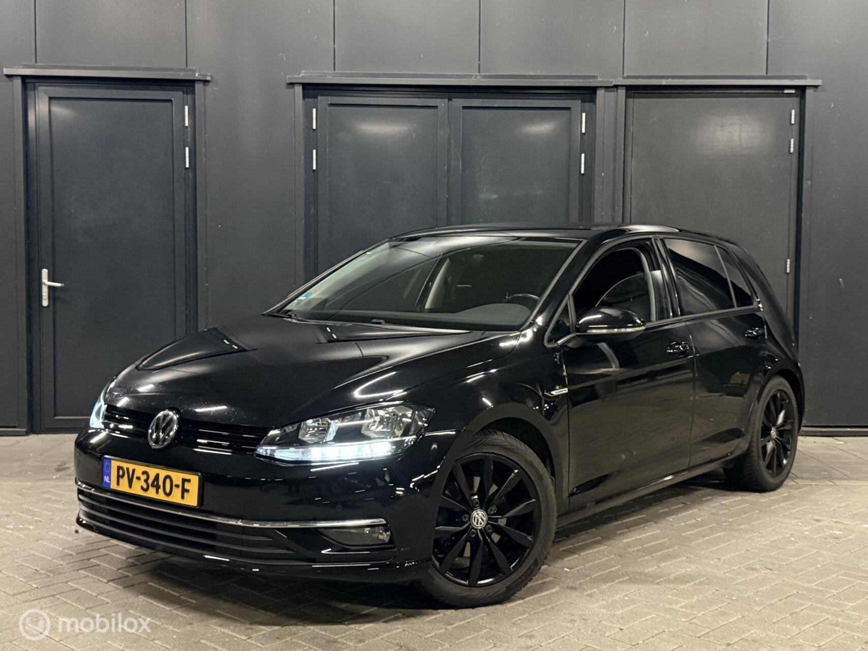 Volkswagen Golf 1.5 TSI Highline|cruise|carplay|virtual|aut, Automatische klimaatregeling, Euro 6, 4 cilinders, Zwart