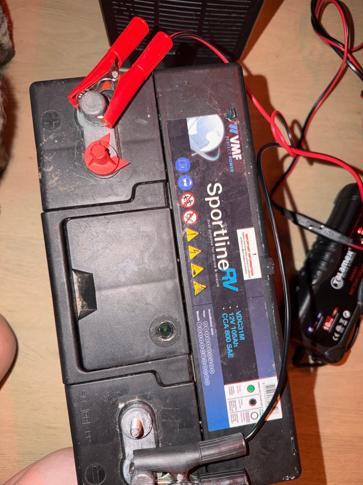 2x VMF Sportline RV 12V 105Ah accu’s inclusief acculader, Ophalen, Gebruikt