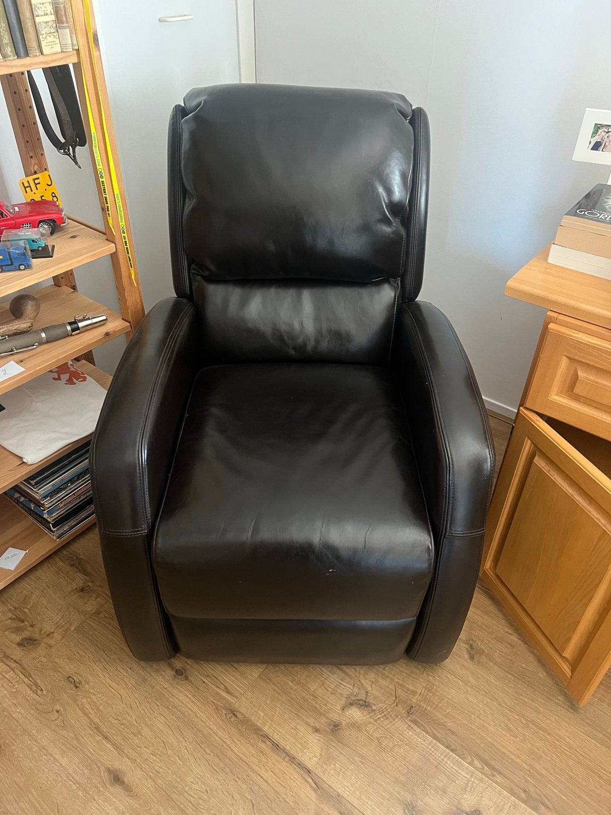 Luxe Zwart Leren Relaxfauteuil met Voetensteun, Ophalen, Gebruikt, Leer, 75 tot 100 cm