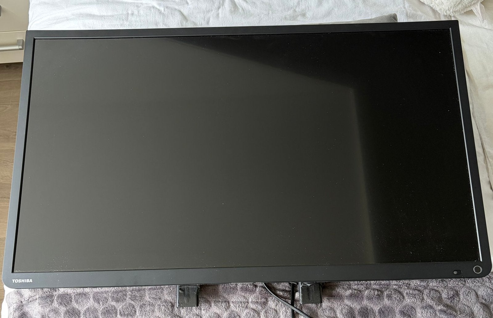 Toshiba TV 32 inch met voet en muurbeugel, Ophalen of Verzenden, Zo goed als nieuw, 50 Hz, Toshiba