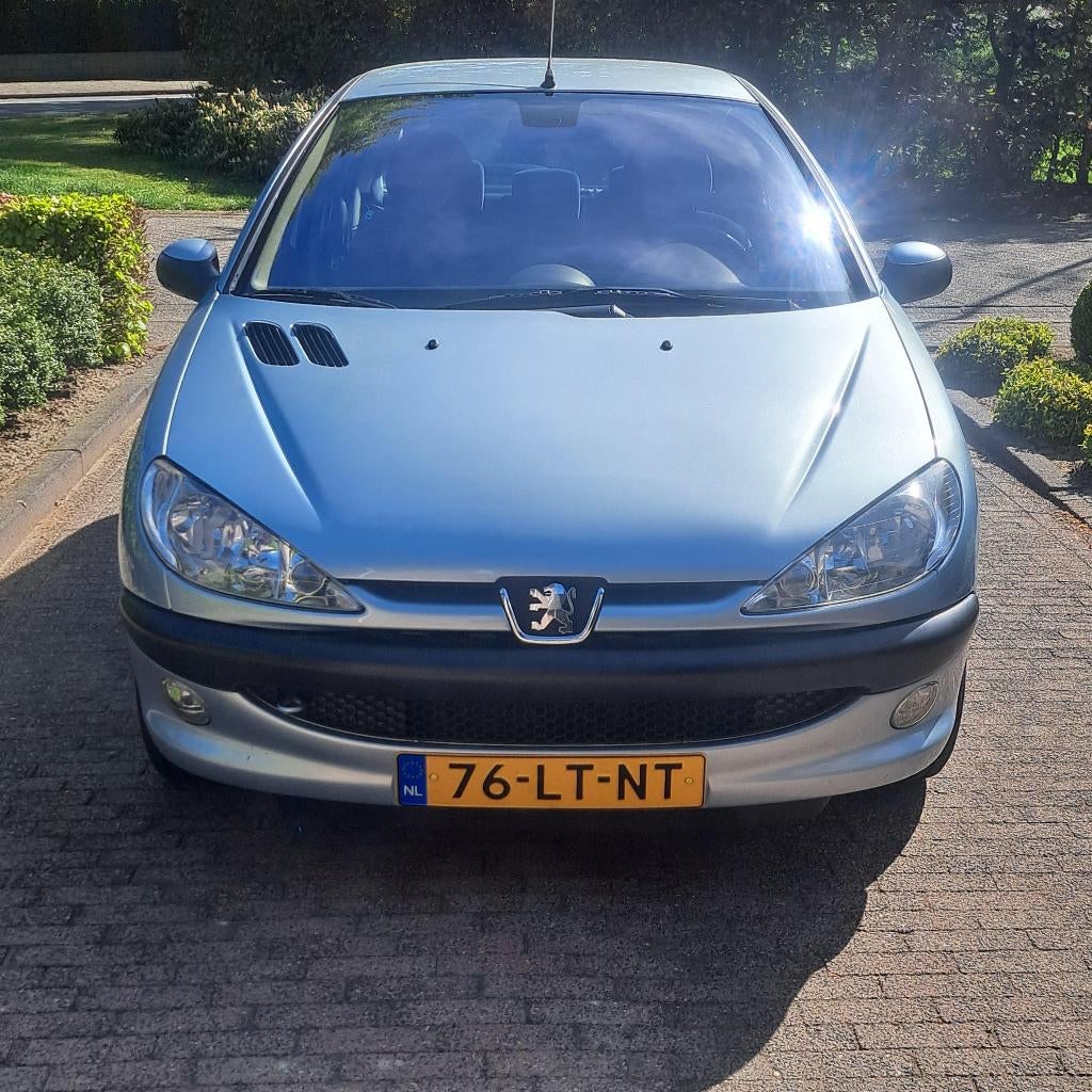 Peugeot 206 1.4 5D AUT 2003 Grijs, Stof, Particulier, Blauw, 1100 kg