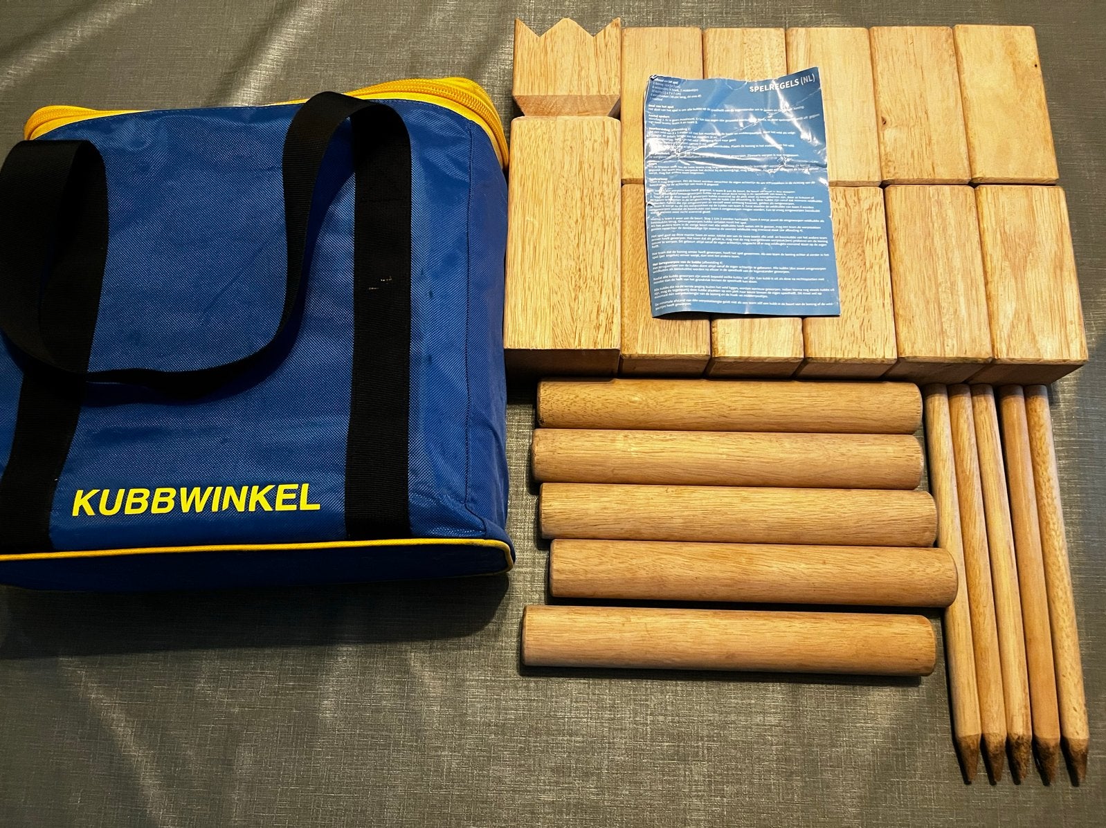 Kubb Kubbspel met draagtas - mist 1 werpstok en 1 afzetstok, Hobby en Vrije tijd, Vijf spelers of meer, Ophalen of Verzenden, Gebruikt