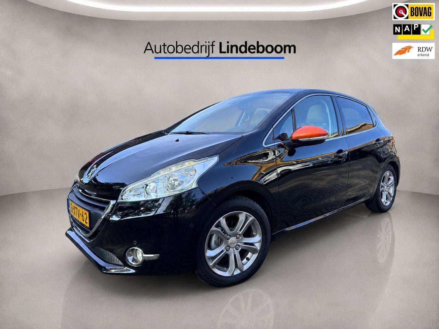 Peugeot 208 1.2 e-VTi Roland Garros Trekhaak, Panoramadak, S, 1199 cc, 82 pk, Zwart, 3 cilinders