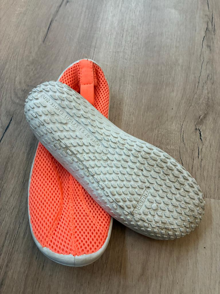 Oranje waterschoenen maat 32-33, Kinderen en Baby's, Kinderkleding | Schoenen en Sokken, Ophalen of Verzenden, Gebruikt, Jongen of Meisje
