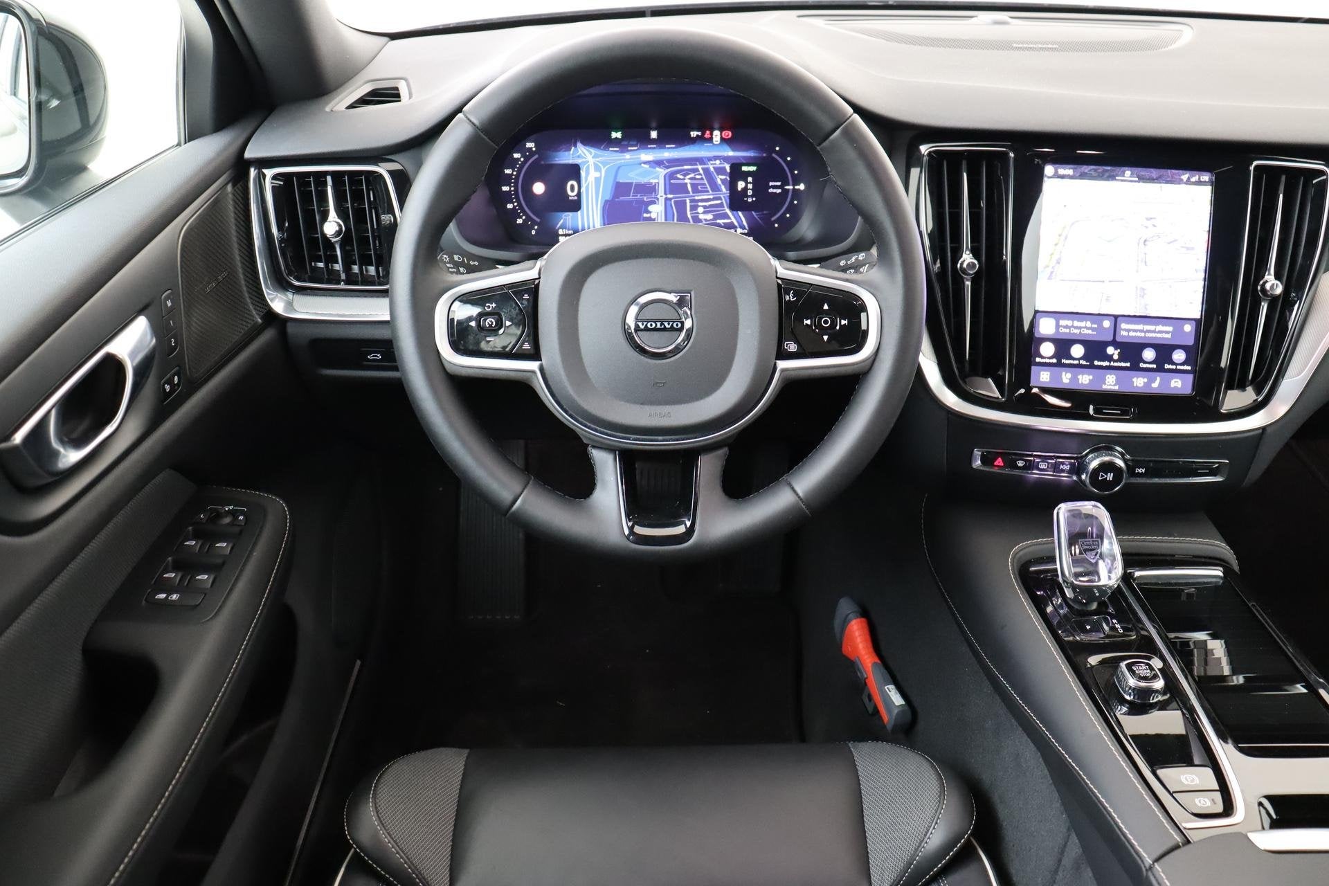 Volvo V60 T6 PLUG-IN HYBRID AWD PLUS DARK -HARMAN/KARDON|360, Auto's, Automaat, 12 maanden, Stof, Gebruikt