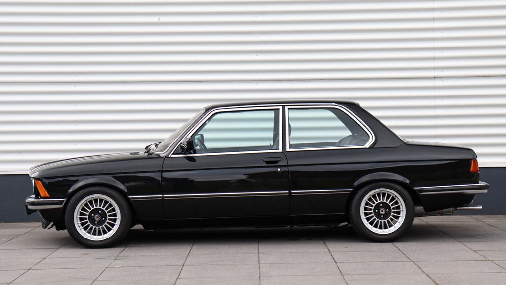 BMW 3-serie 323i (bj 1981), Auto's, Oldtimers, 145 pk, Zwart, Zwart, Leder