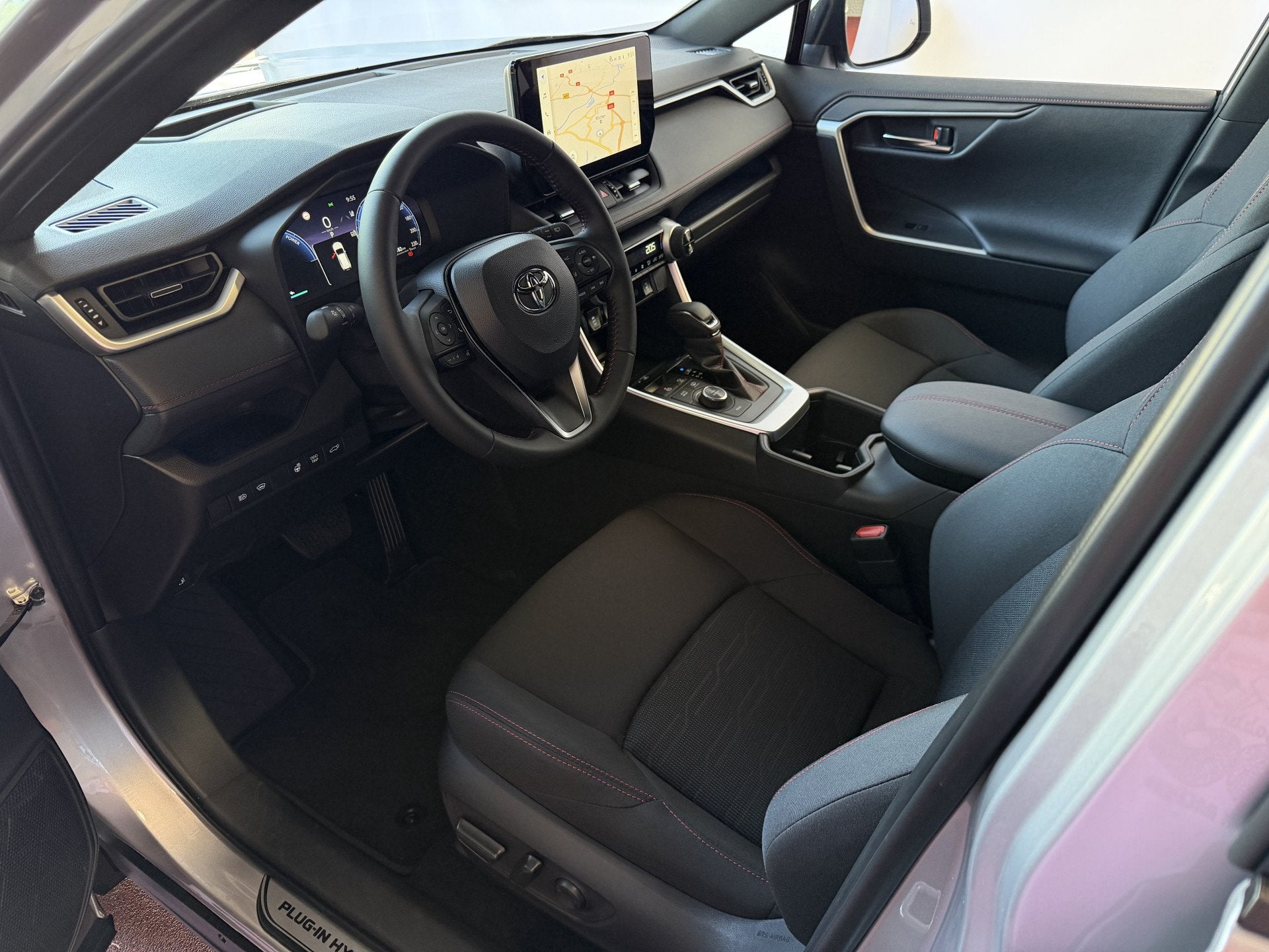 Foto 3 van Toyota RAV4 2.5 PHEV AWD 306PK gloednieuw  | Trekgew.