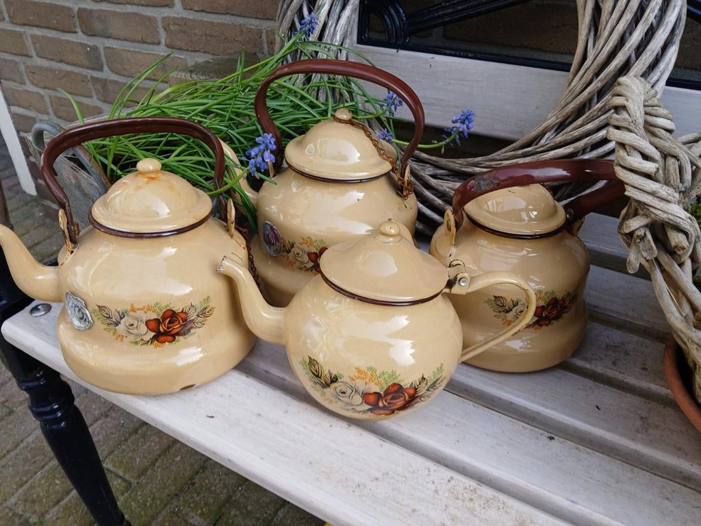 Beige emaille ketels met bloemmotief, Ophalen of Verzenden