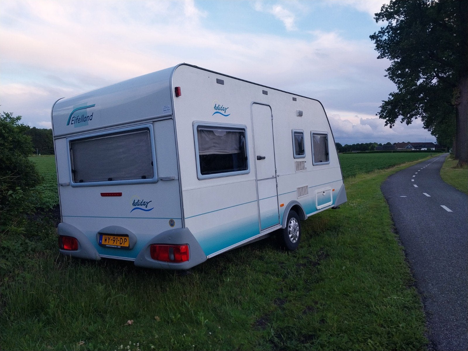 Knaus/eifelland 460 holiday bj 2000, Rondzit, Schokbreker, Tot en met 4, 750 - 1000 kg