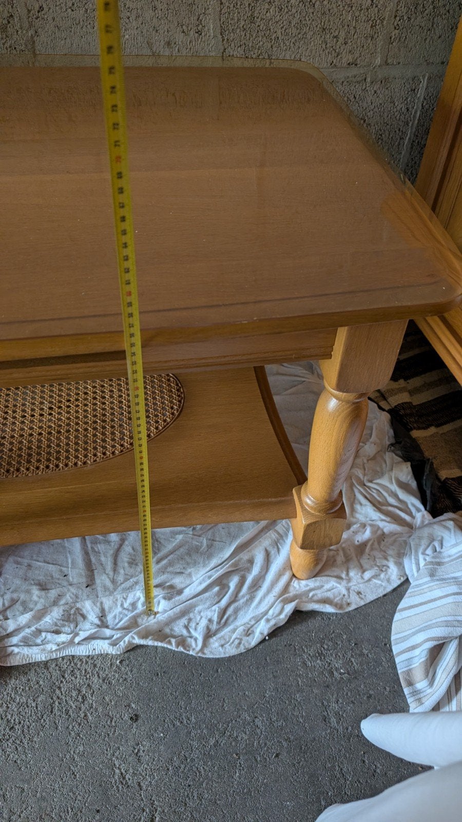 Houten salontafel met rotan detail, Ophalen, Gebruikt, 50 tot 100 cm, 50 tot 100 cm