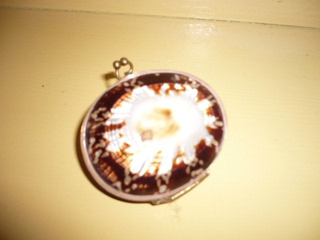 Mie18<> schelpen beurrsje afm. 5 X 5 cm, Verzenden