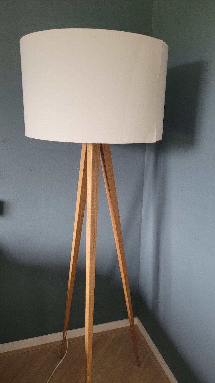 Zuiver Tripod Vloerlamp met Witte Kap, Modern, Scandinavisch, Ophalen of Verzenden, Zo goed als nieuw, Stof
