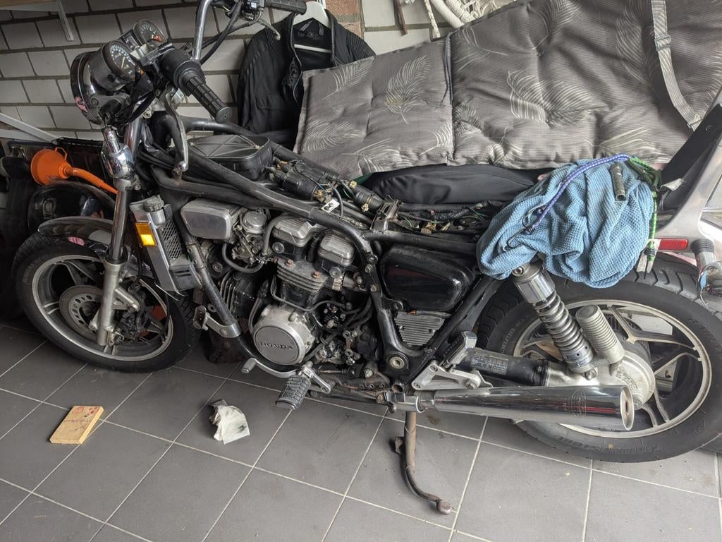 Honda Magna Oldtimer in onderdelen - Compleet project, Motoren, Ophalen