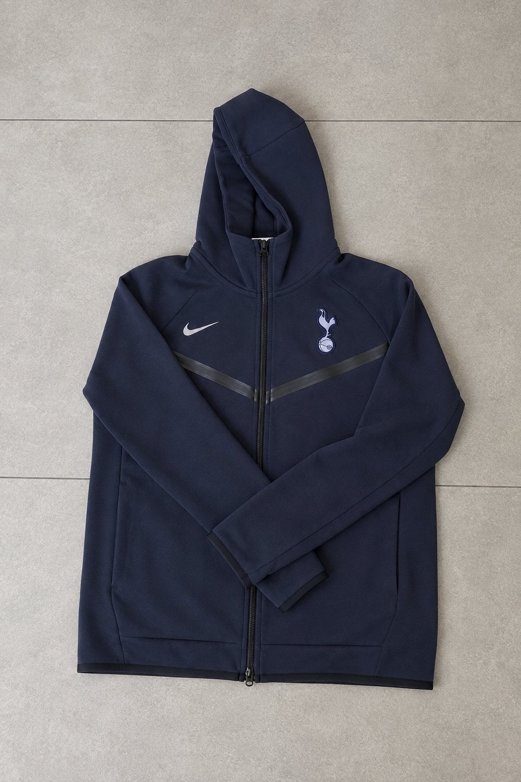 Nike Tottenham Hotspur Tech Fleece Hoodie - Maat M, Kleding | Heren, Ophalen of Verzenden, Zo goed als nieuw, Voetbal, Maat 48/50 (M)