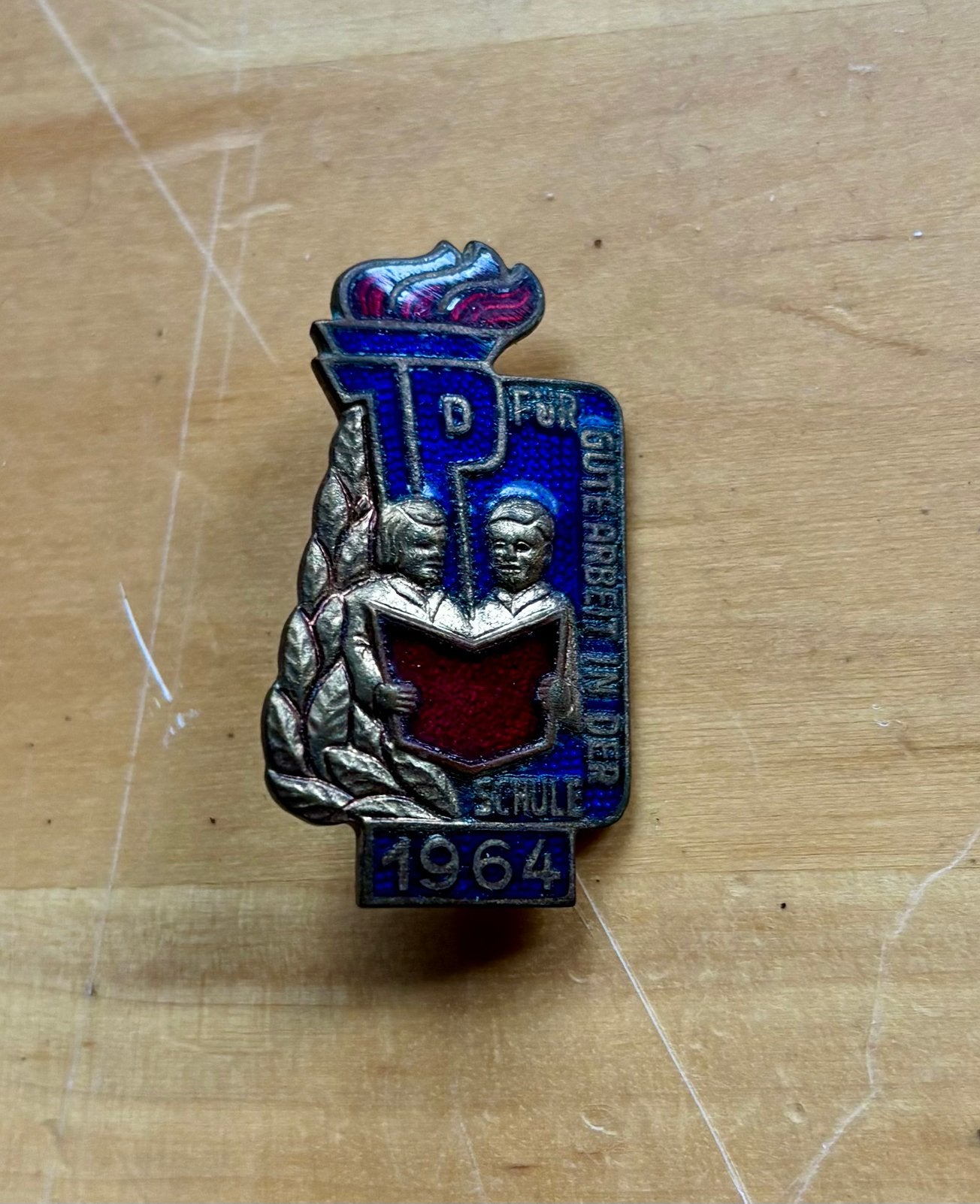 DDR JP insigne “Für gute Arbeit in der Schule” 1964, Gebruikt, Speldje of Pin, Stad of Land, Ruimtevaartlaan 54a, Krommenie