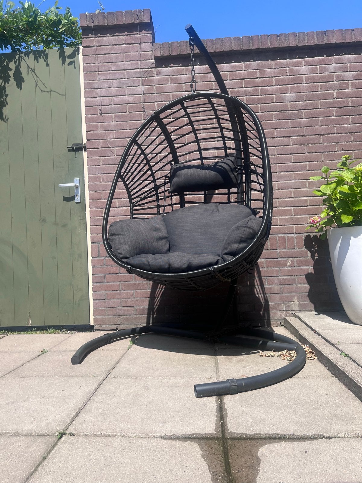 Comfortabele hangstoel met kussen - Zwart, Tuin en Terras, Ophalen, Zo goed als nieuw, Metaal