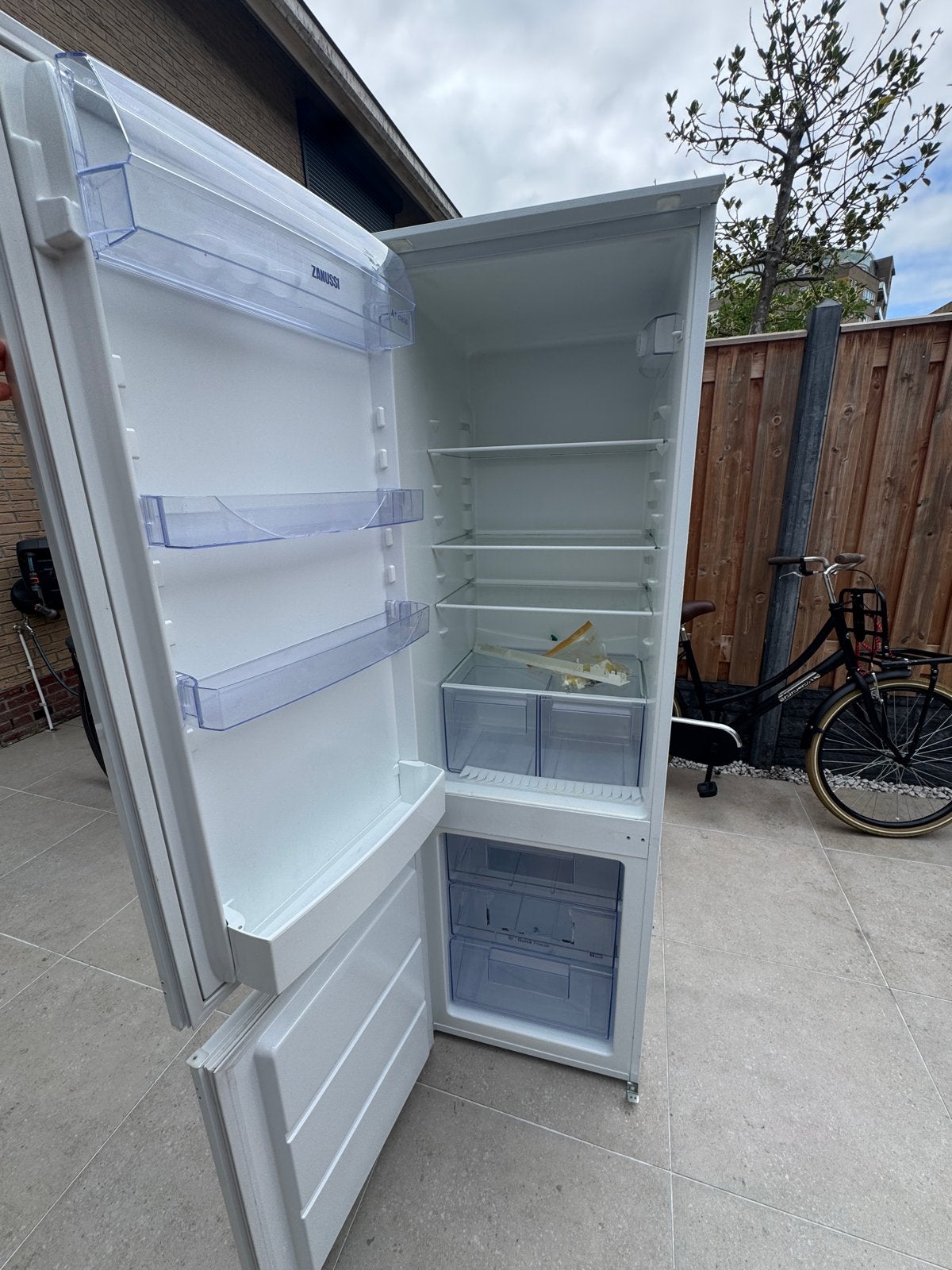 MOET WEG - Zanussi Koelkast met Vriezer, Witgoed en Apparatuur, Ophalen, 150 tot 200 liter, Met aparte vriezer, Zo goed als nieuw