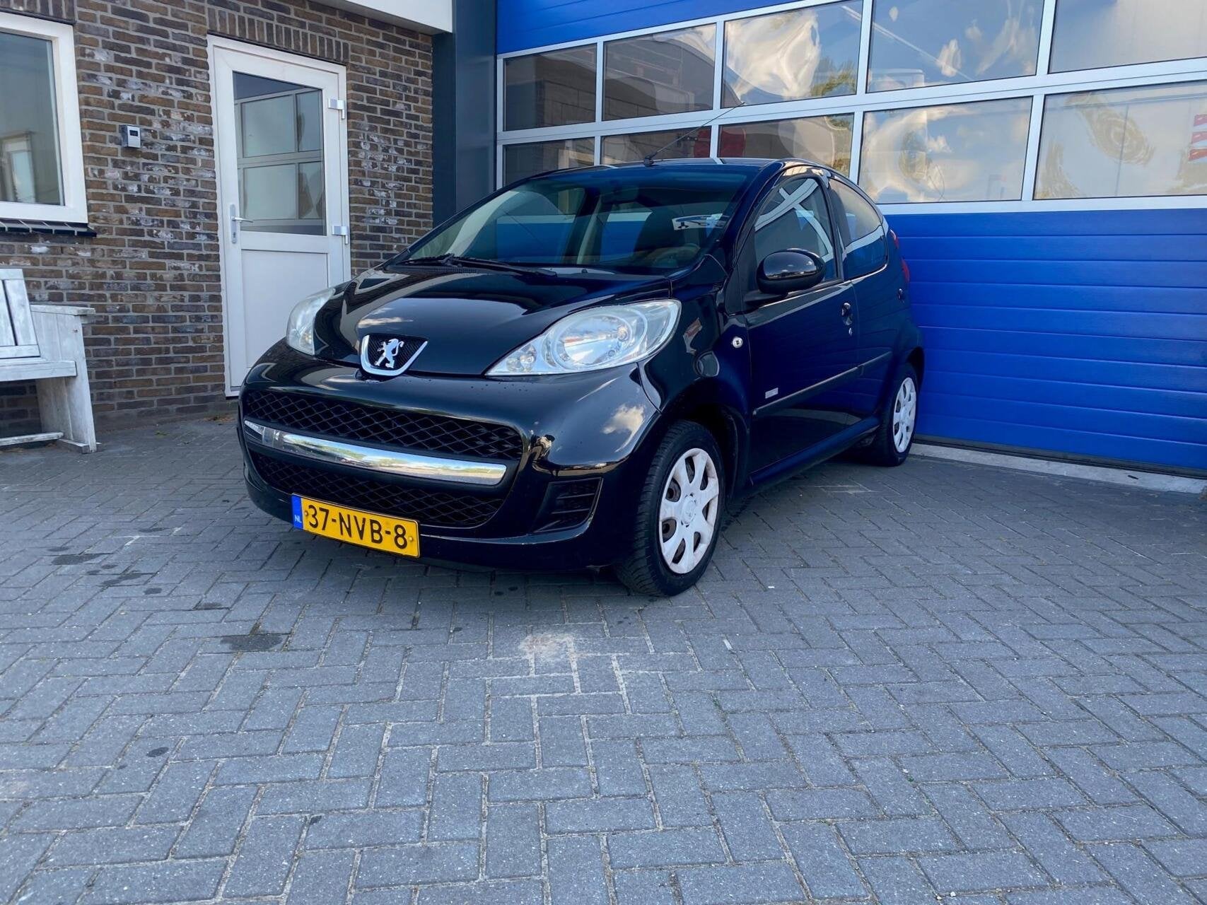 Peugeot 107 1.0-12V Millesim 200 airco central deur, Voorwielaandrijving, Euro 5, Gebruikt, 4 stoelen