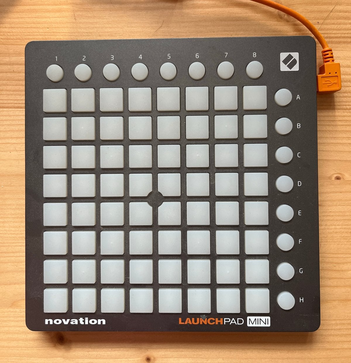Novation Launchpad Mini MIDI Controller, Muziek en Instrumenten, Synthesizers, Gebruikt, Novation, Met midi-aansluiting, Overige aantallen