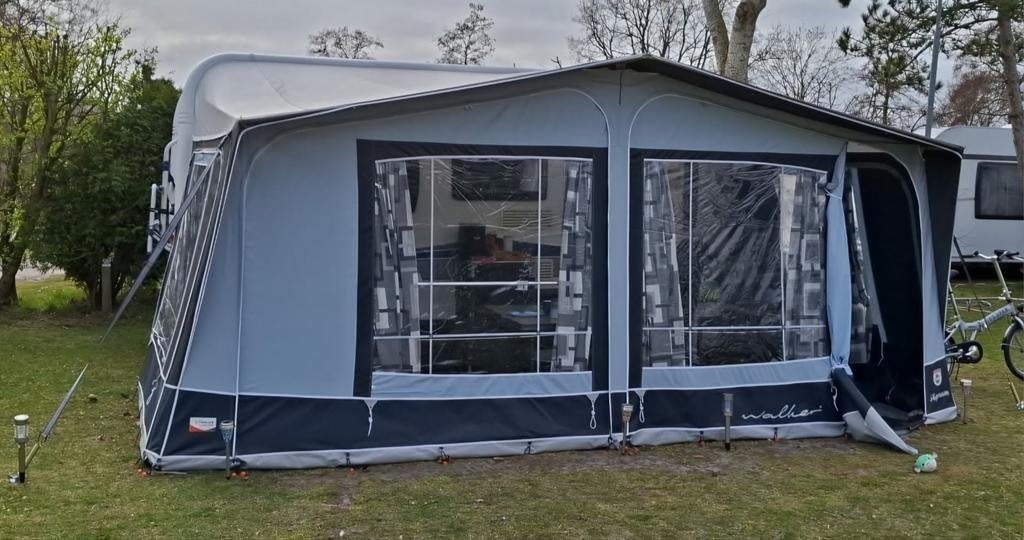 Voortent walker signum maat 886/915cm 250cm diep fiberglas, Caravans en Kamperen, Caravan accessoires, Ophalen of Verzenden, Zo goed als nieuw