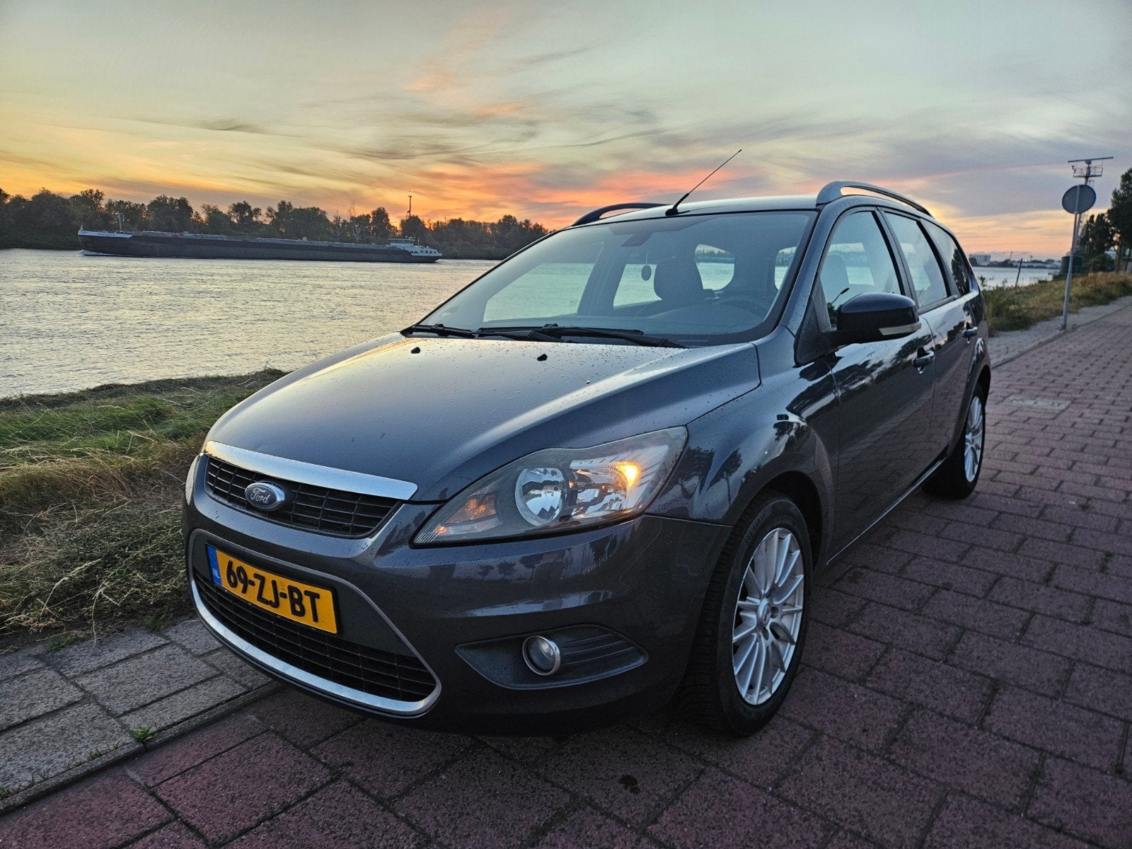 Ford Focus 1.6 74KW Wagon 2008 Grijs, Zwart, 4 cilinders, 635 kg, 100 pk