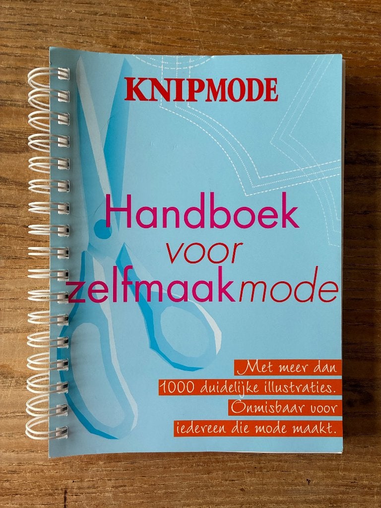Knip Mode - Handboek voor zelfmaakmode - zgan, Hobby en Vrije tijd, Kledingpatronen, Ophalen of Verzenden, Zo goed als nieuw, Vrouw