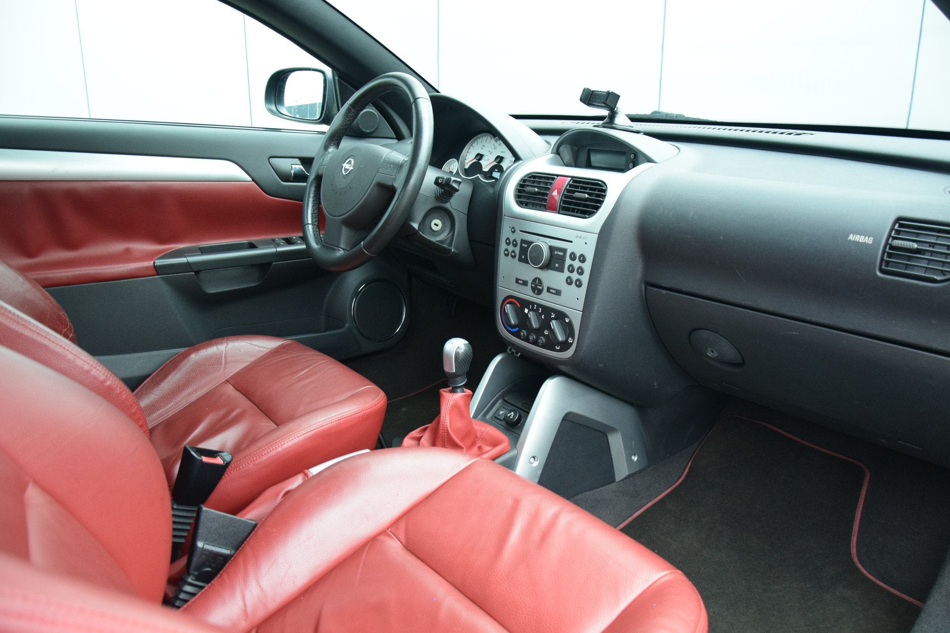 Opel Tigra TwinTop 1.8-16V Temptation Leer/Stoelverwarming T, Zwart, 4 cilinders, 1796 cc, Zwart
