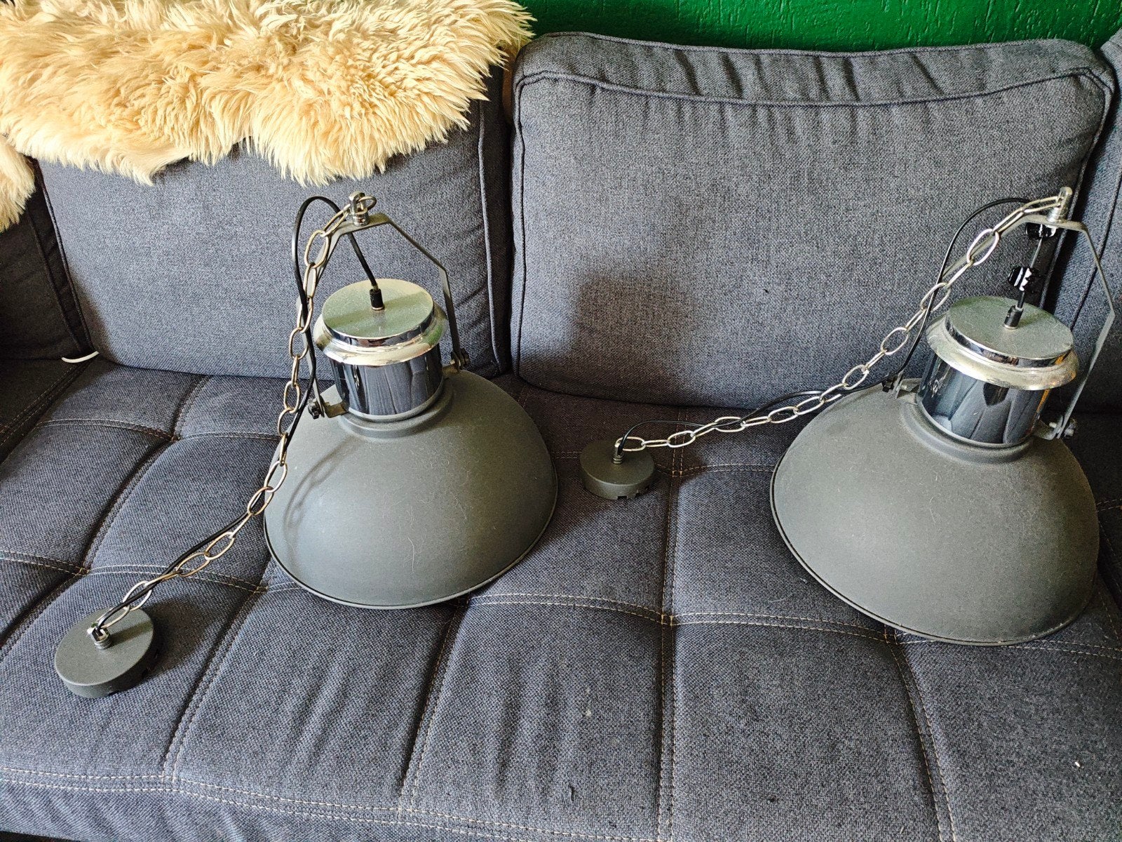 2 Gebruikte Industriële Hanglampen met Binnenwerk, Huis en Inrichting, Lampen | Hanglampen, Gebruikt, Metaal, Industrieel, E27 (groot)