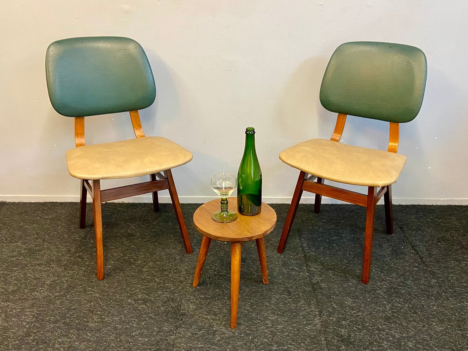 Vintage stoelen jaren 60/70 retro design skai chairs, Huis en Inrichting, Ophalen, Overige materialen, Gebruikt, Twee