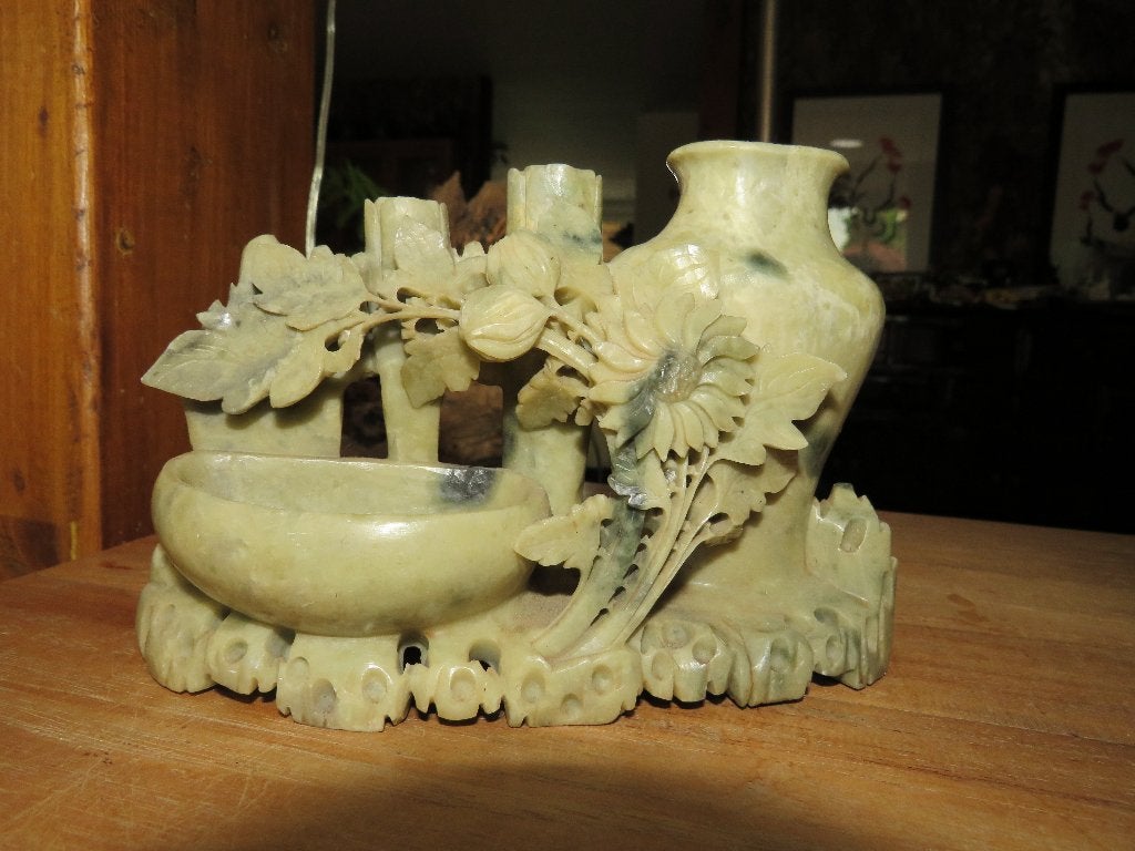 Vintage chinese handgesneden speksteen lotus sculptuur vaas, Steen/keramiek, 11 cm, Beige, Overige typen
