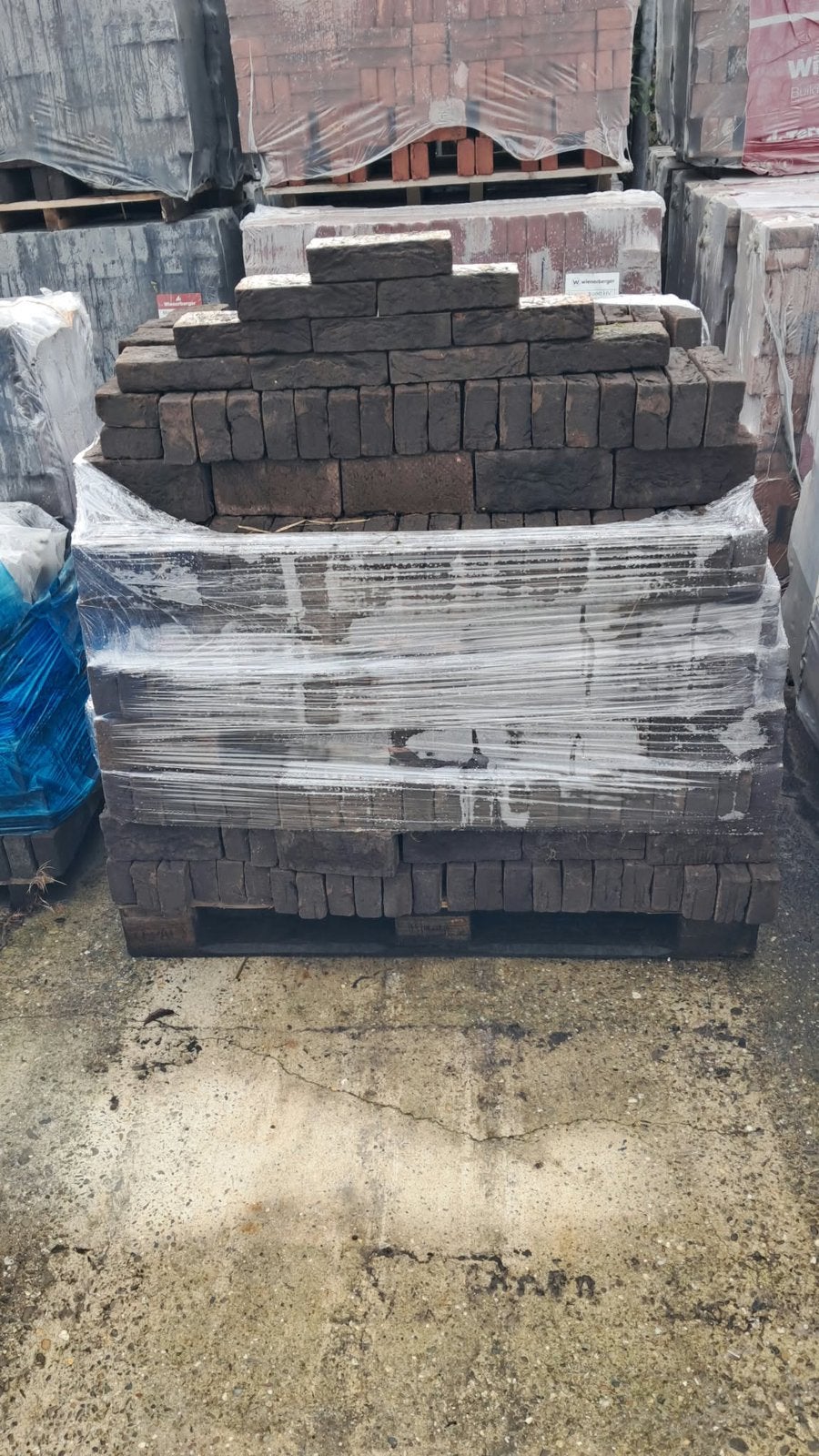 Partij Wf Gevelsteen zwart/ bruin HV 1260 stuks, Tuin en Terras, Ophalen, Nieuw, Beton, Overige typen
