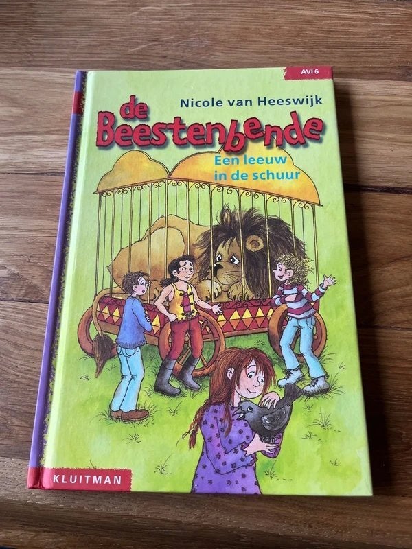 Boek De beestenbende. Een leeuw in de schuur, Ophalen of Verzenden, Gelezen, Nicole van Heeswijk, Fictie algemeen