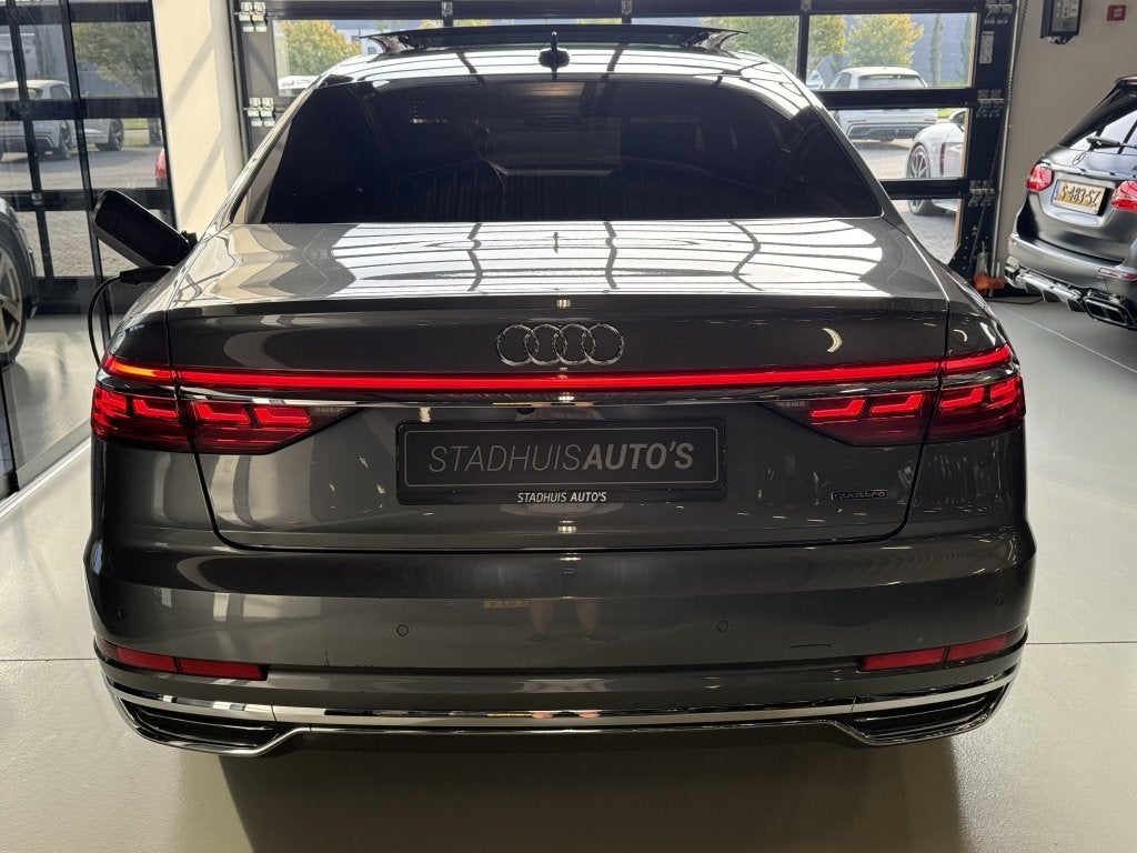 Audi A8 60 TFSie Lang 449PK S-line / B&O / TV's / alcanatara, Automaat, Dealer onderhouden, 14 kWh, Gebruikt