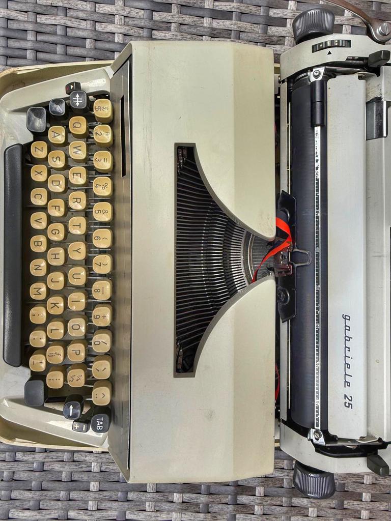 Vintage Triumph Gabriele 25 Typemachine (Jaren '70) koffer, Diversen, Typemachines, Ophalen of Verzenden, Zo goed als nieuw