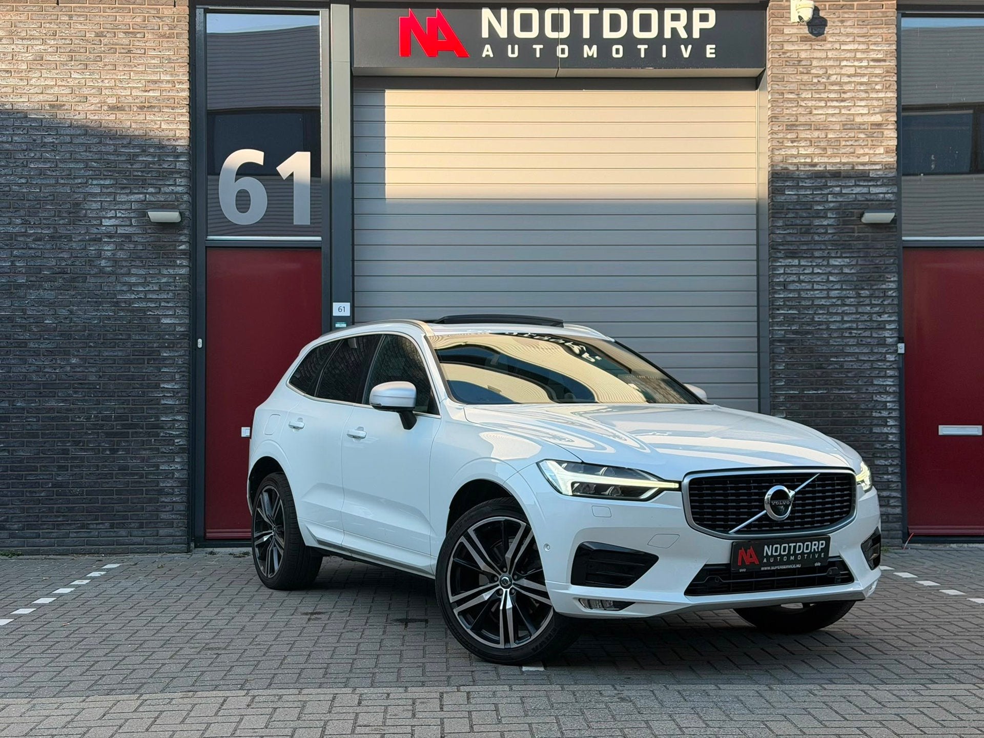 Foto 3 van Volvo XC60 2.0 T6 AWD Inscription PANO/HUD/B&W/360/MEMORY/VO
