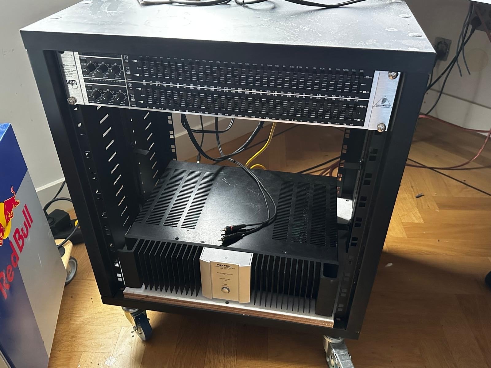 Rotel RB-1070 Eindversterker & Behringer Ultragraph Pro FBQ3, Gebruikt, 120 watt of meer, Stereo, Ophalen