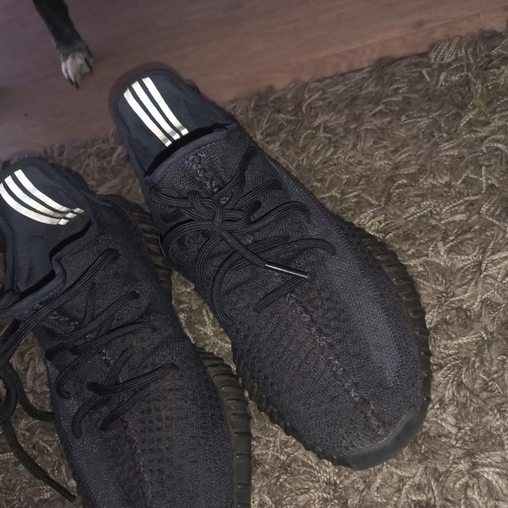 Yeezy Boost 350 V2 'Black Reflective' sneakers maat 42, Kleding | Heren, Schoenen, Zwart, Ophalen of Verzenden, Adidas Yeezy, Sneakers of Gympen