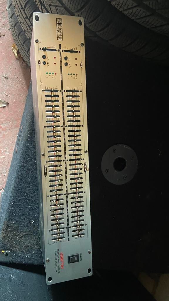 Audio spullen.  Equalizer en microfoon set, Ophalen, Zo goed als nieuw