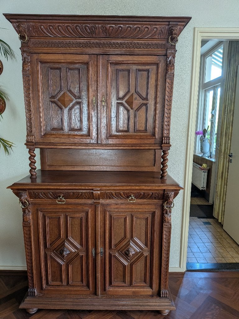 Eikenhouten buffetkast met houtsnijwerk, Huis en Inrichting, Kasten | Buffetkasten, Ophalen, Met deur(en), 200 cm of meer, Eikenhout