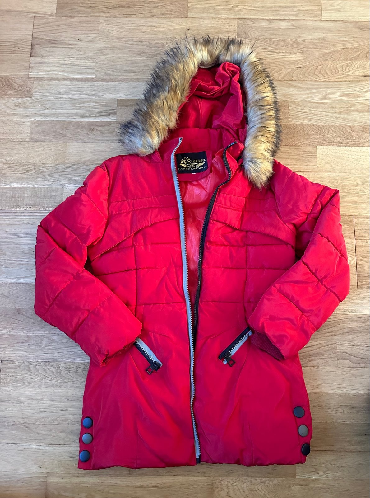 Rode lange winterjas met bontkraag - Maat S - Nooit gedragen, Ophalen, Nieuw, Maat 36 (S), Rood