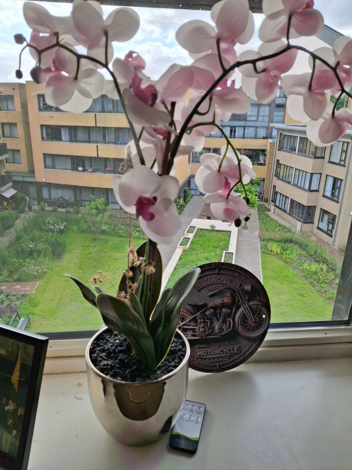Kunstbloemen. Drie stuks, Ophalen, Halfschaduw, Minder dan 100 cm