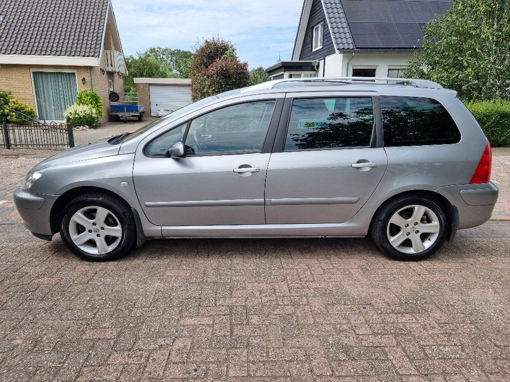 Peugeot 307 SW 2.0 16V, 7-persoons, panoramadak, airco, Voorwielaandrijving, 1330 kg, 4 cilinders, 715 kg