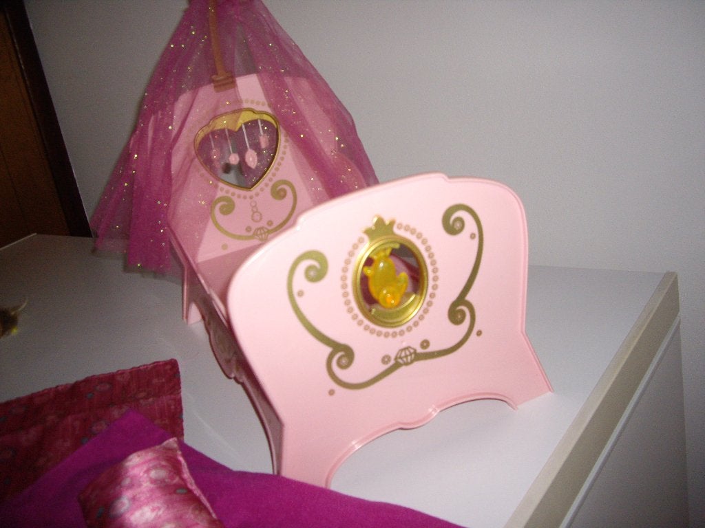 baby born bed met hemeltje   bedje maakt geluid, Ophalen, Zo goed als nieuw, Babypop