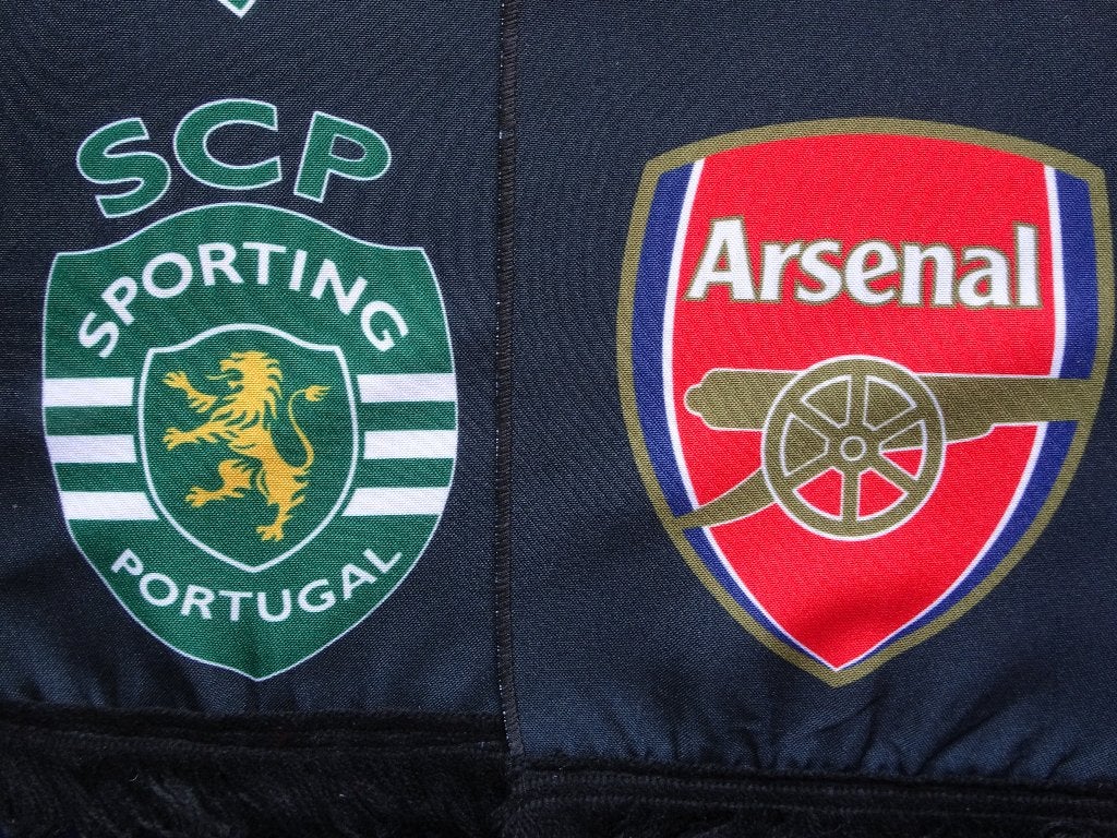 sjaal Sporting Portugal - Arsenal, Verzamelen, Ophalen of Verzenden, Nieuw, Buitenlandse clubs, Vaantje of Sjaal