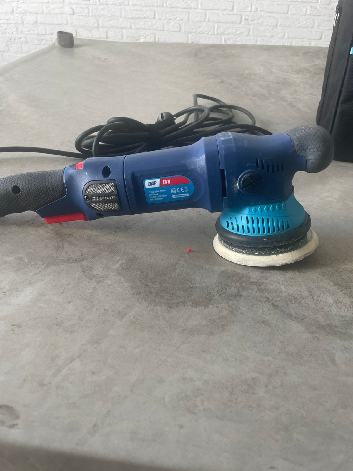 Polijstmachine, Ophalen, Zo goed als nieuw, 600 tot 1200 watt, Excentrische schuurmachine