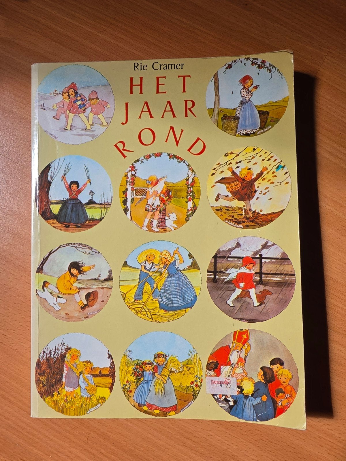 Rie Cramer - Het Jaar Rond (Geïllustreerd Kinderboek), Boeken, Ophalen of Verzenden, Gelezen, Rie Cramer, Fictie algemeen