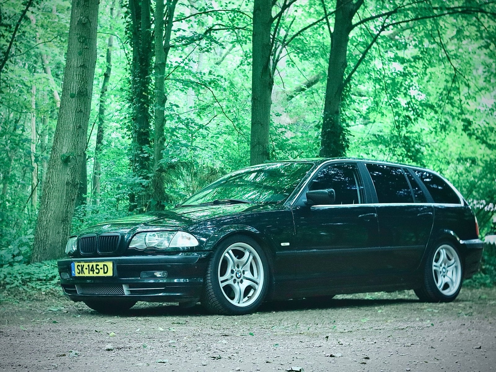 BMW E46 330 Touring uit 2001, Automaat, Achterwielaandrijving, Zwart, Zwart