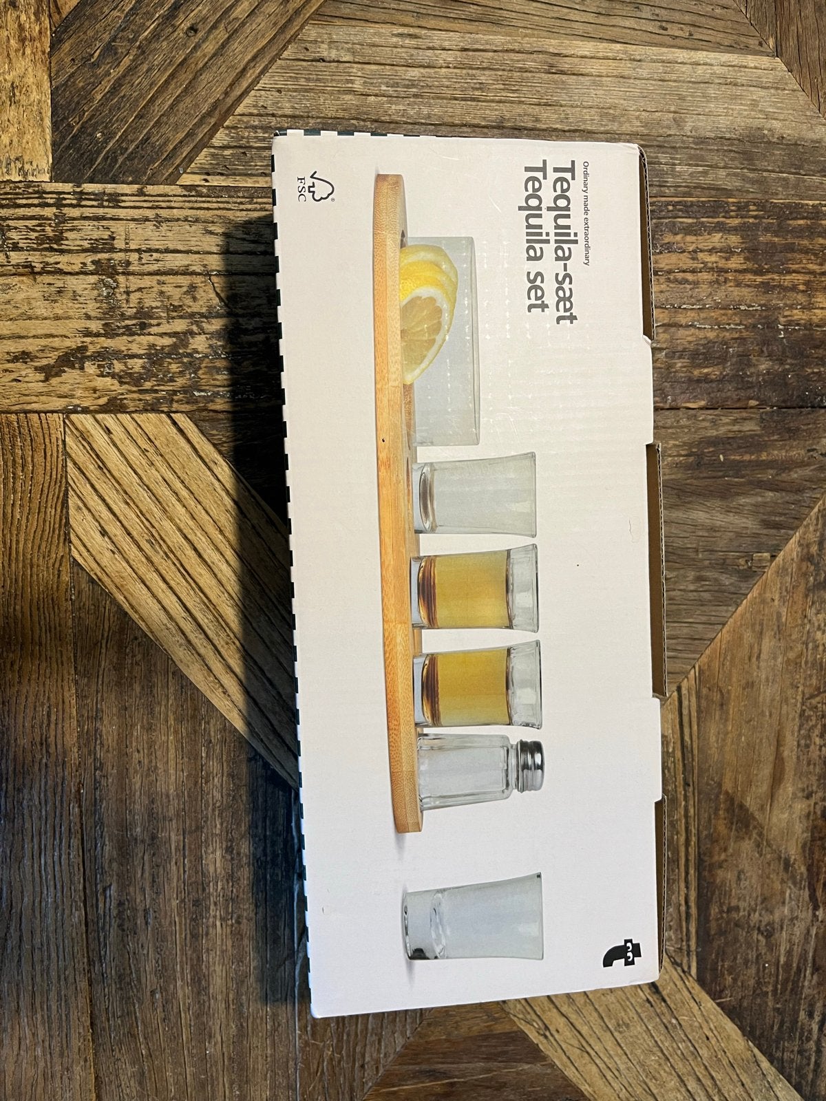 Nieuwe ongeopende tequila set met houten plank, Nieuw, Ophalen of Verzenden, Meerkleurig, Glas