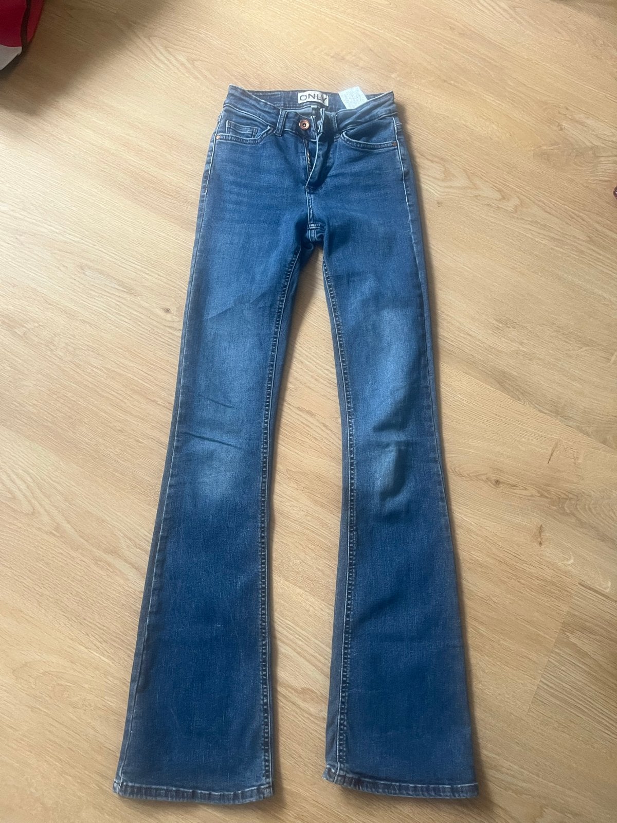 Stijlvolle ONLY stretch flared jeans - Maat W27/XS (34), Ophalen of Verzenden, Zo goed als nieuw, Blauw, W27 (confectie 34) of kleiner