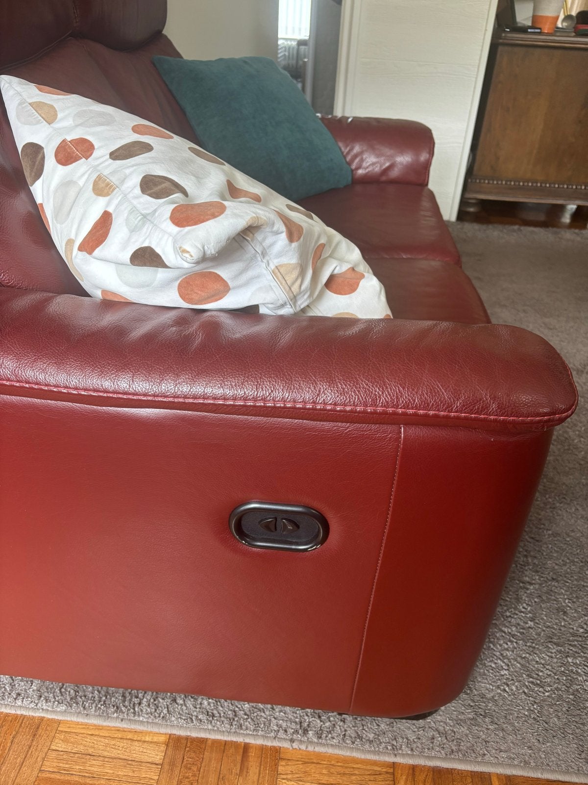 Comfortabele rode leren banken met relaxfunctie, Huis en Inrichting, Banken | Bankstellen, Ophalen, 150 tot 200 cm, Tweepersoons
